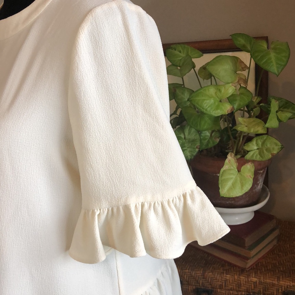 Kate Spade ‘Linda’ Size Small. Ivory Crepe Short Sleeve Keyhole closing in back - Picture 3 of 6